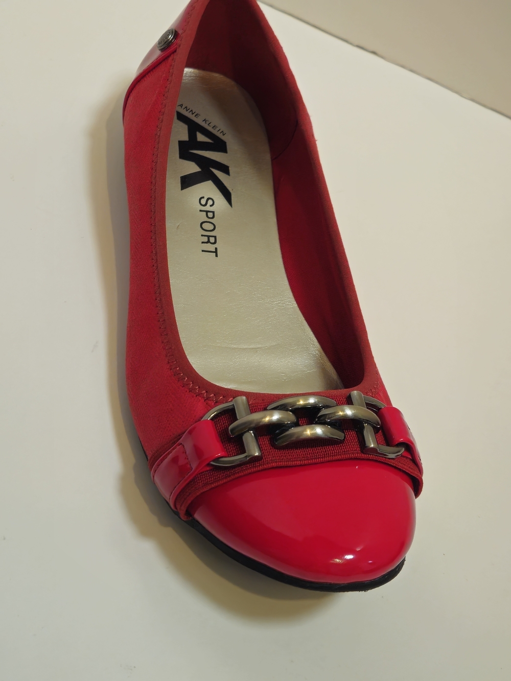 AK Anne Klein Sport Womens Ballet Flats Red Chain Detail Round Toe Slip On 8.5M - Picture 13 of 15